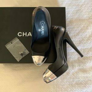 Chanel silver cap toe heels EUC